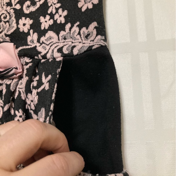 Fancy but comfy girls swing dress size 4. Black with Pink flowers. - Picture 7 of 8